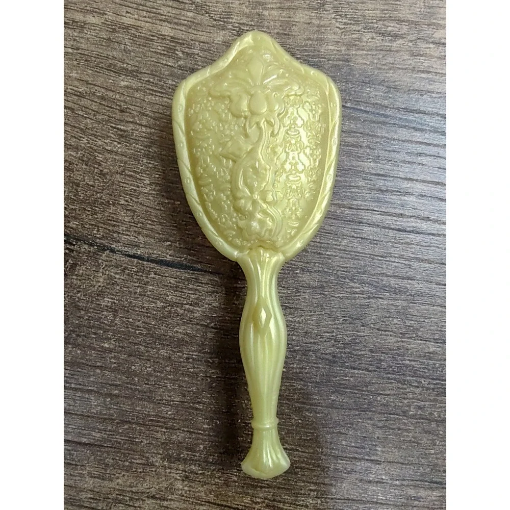 Barbie Doll Vintage 2009 Gold Princess Hair Brush Z29